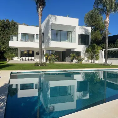 Venta de villa independiente en Nagüeles