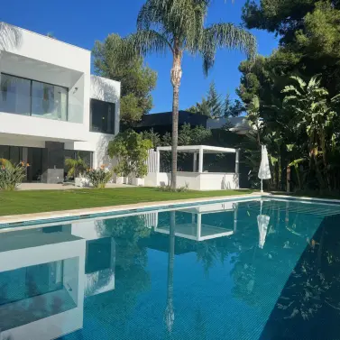 Venta de villa independiente en Nagüeles