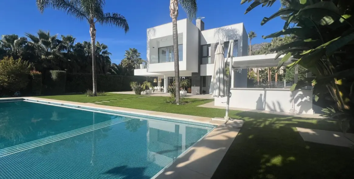Venta de villa independiente en Nagüeles 20