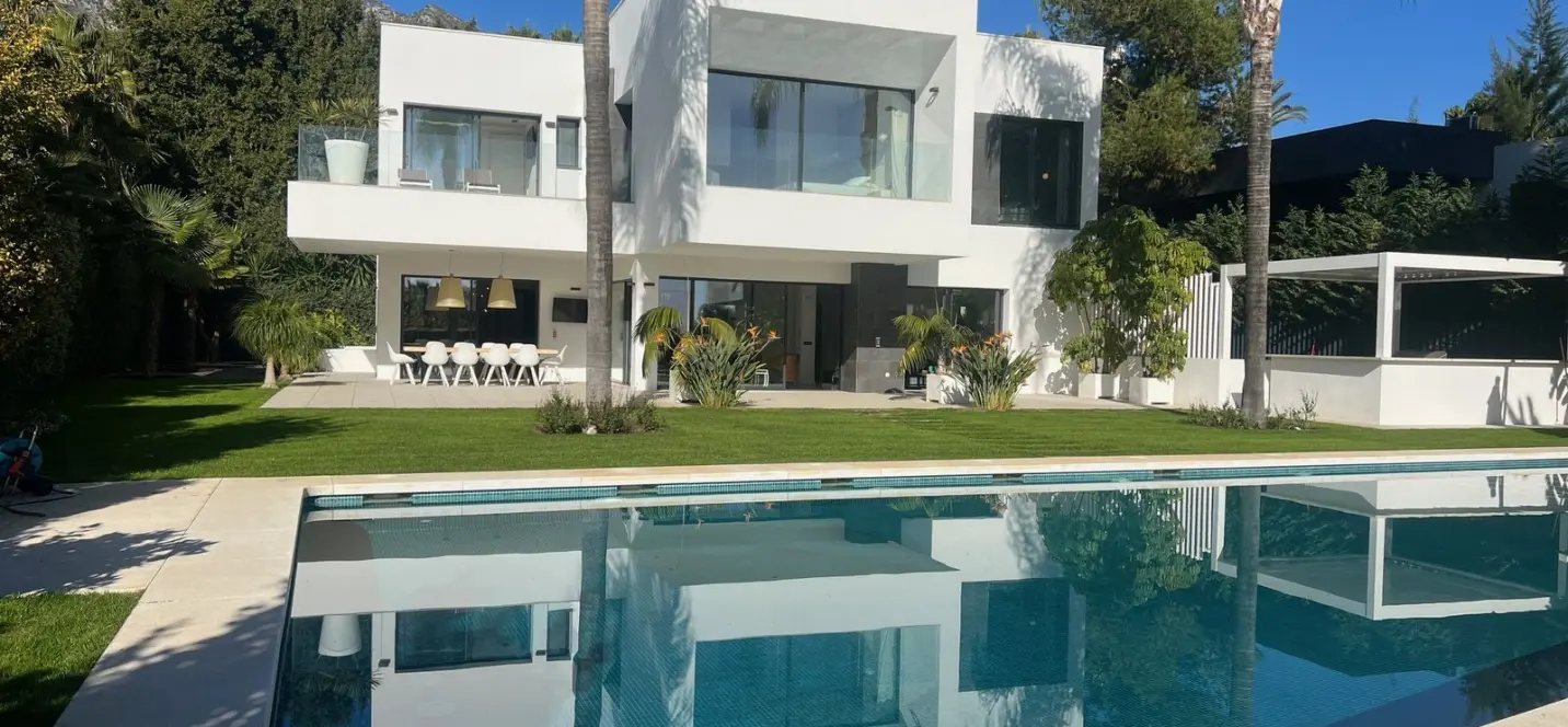 Sale of detached villa in Nagüeles 0