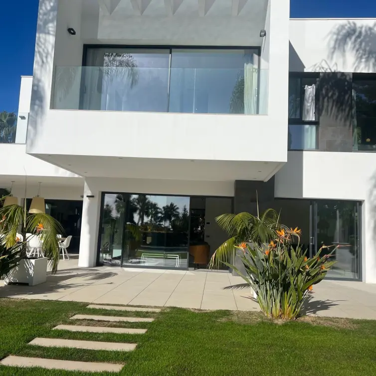 Sale of detached villa in Nagüeles