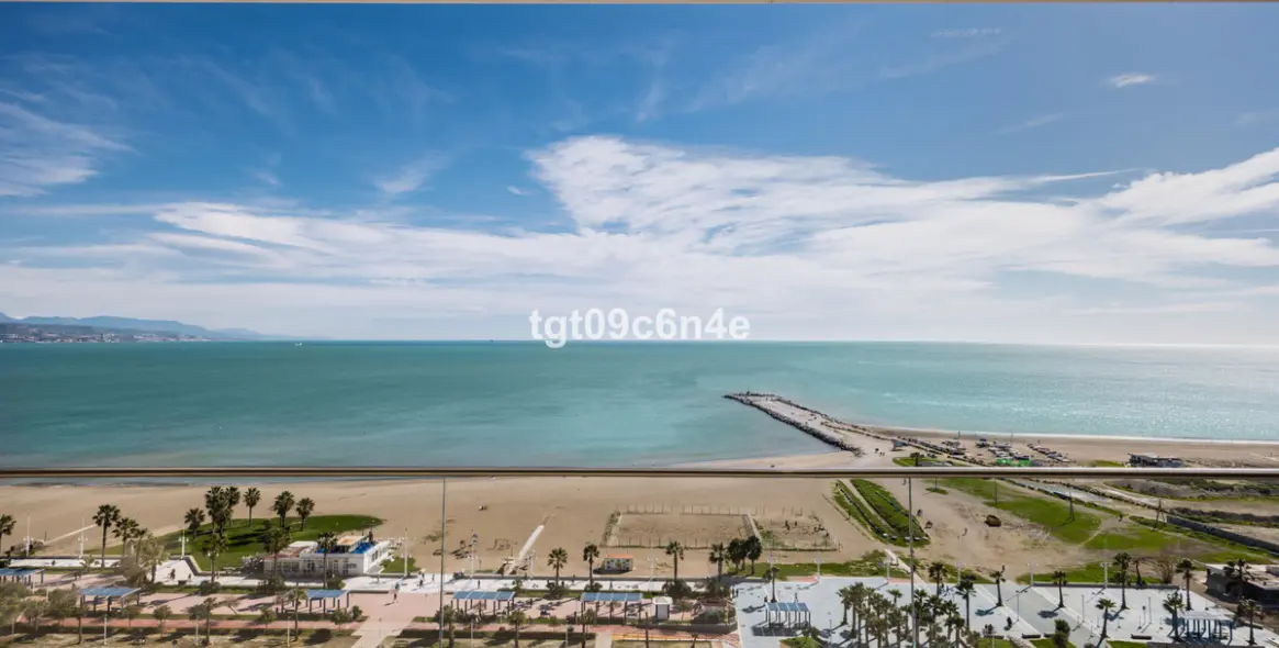 Sale of middle floor apartment in Málaga 2