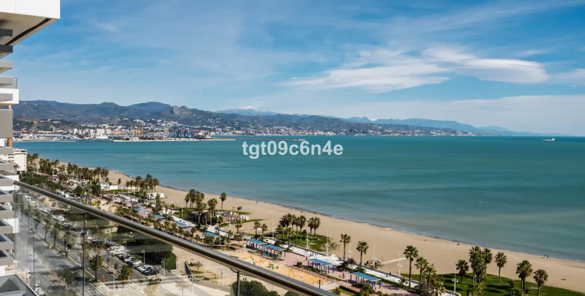 Sale of middle floor apartment in Málaga 3
