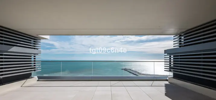 Sale of middle floor apartment in Málaga 4