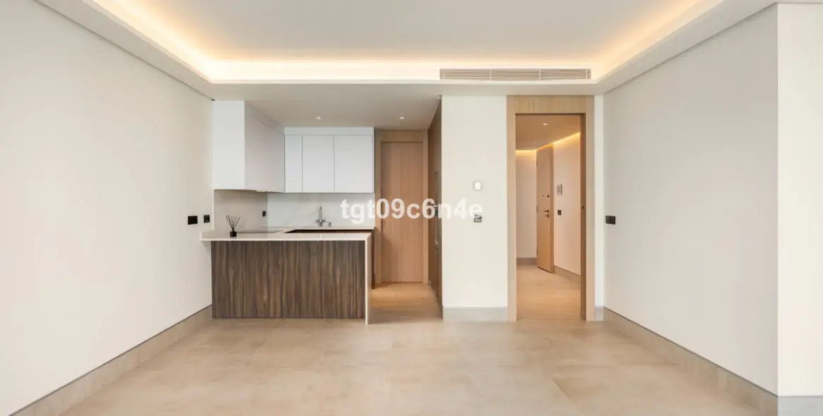 Sale of middle floor apartment in Málaga 8