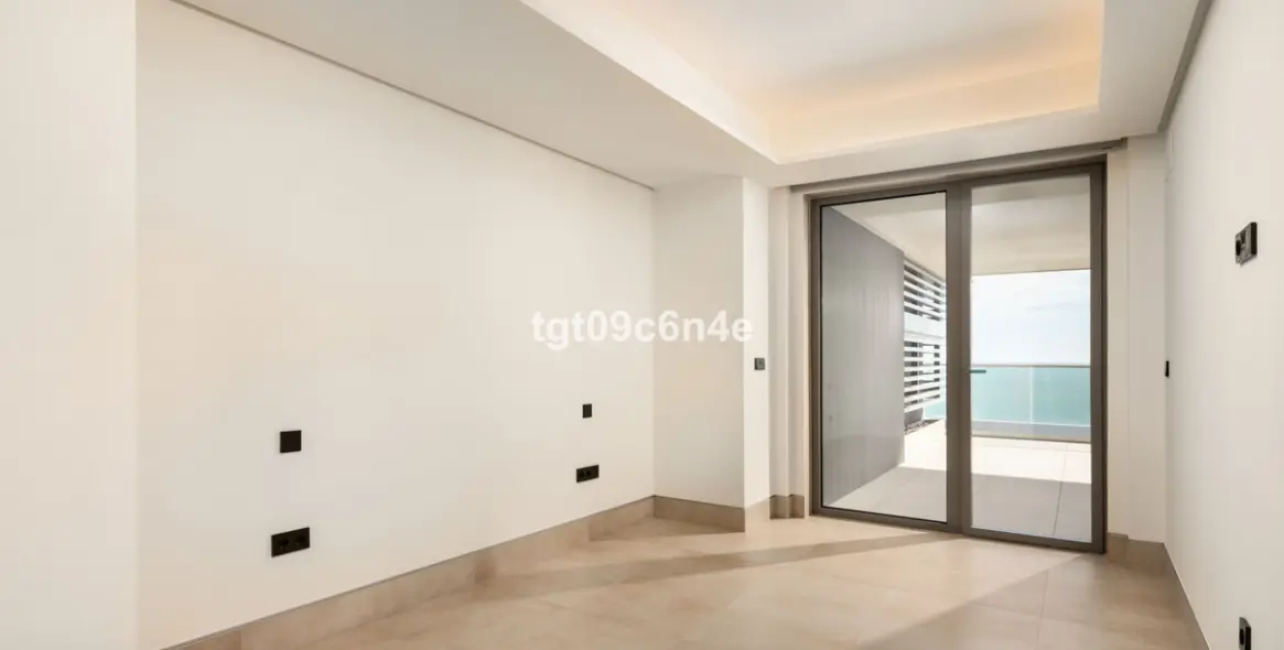Sale of middle floor apartment in Málaga 13