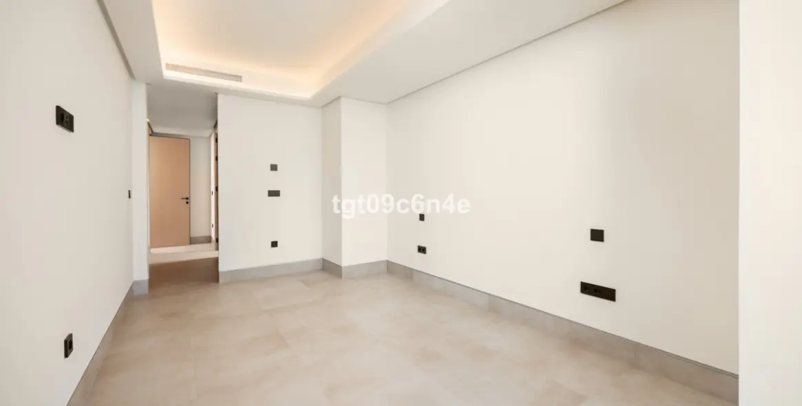 Sale of middle floor apartment in Málaga 15