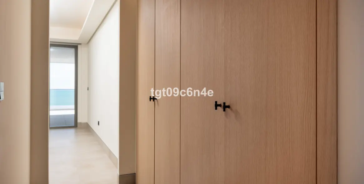Sale of middle floor apartment in Málaga 16
