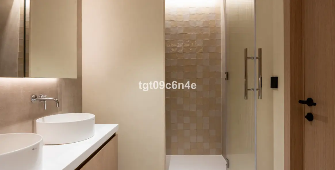 Sale of middle floor apartment in Málaga 17