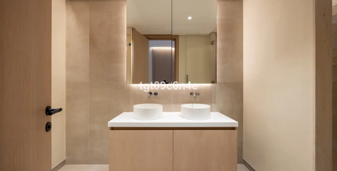 Sale of middle floor apartment in Málaga 18