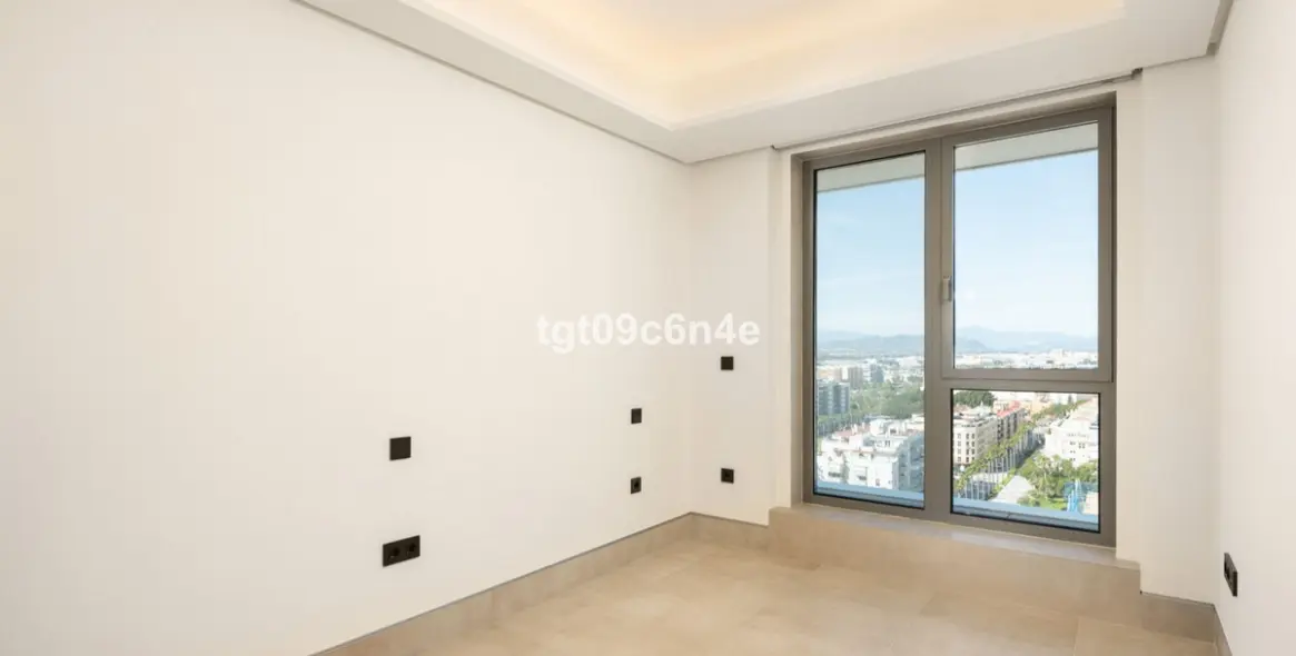 Sale of middle floor apartment in Málaga 19