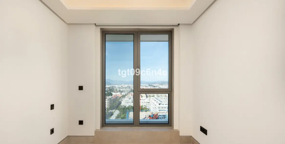 Sale of middle floor apartment in Málaga 20