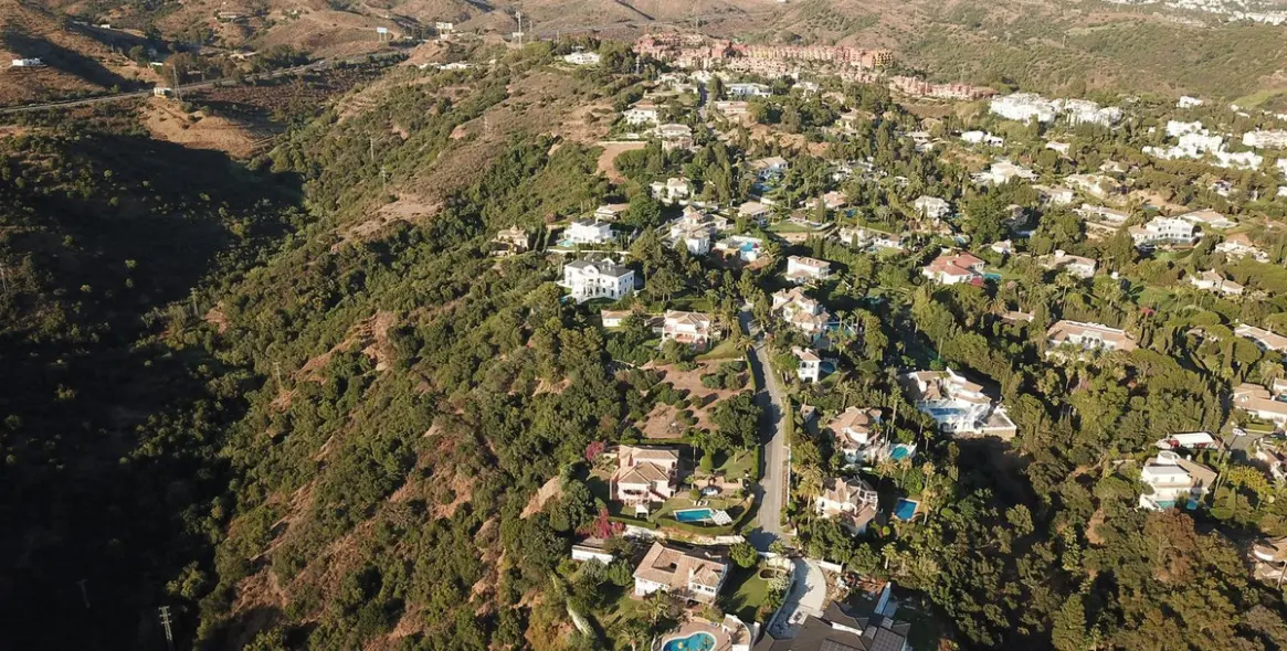 Sale of residential plot in Hacienda Las Chapas 4