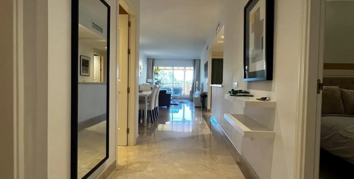 Sale of ground floor apartment in Elviria 1