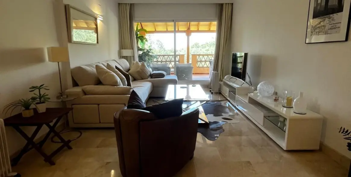 Sale of ground floor apartment in Elviria 2