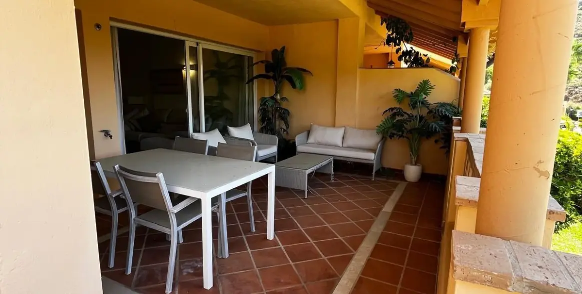 Sale of ground floor apartment in Elviria 8