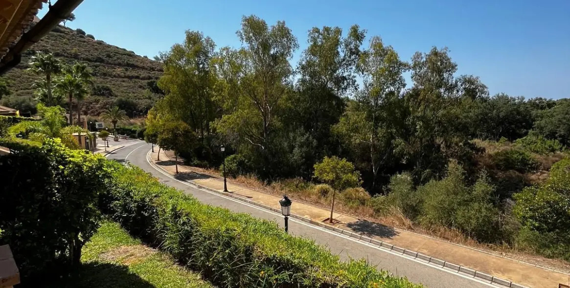 Sale of ground floor apartment in Elviria 12