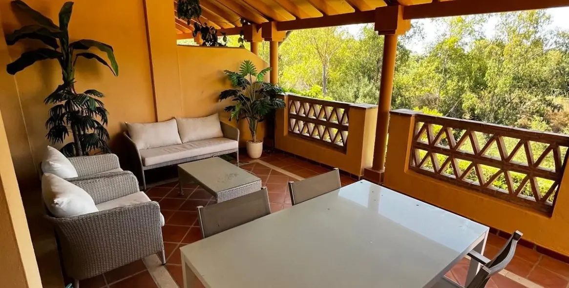 Sale of ground floor apartment in Elviria 13