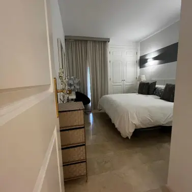 Продажа апартаментов на первом этаже в Elviria