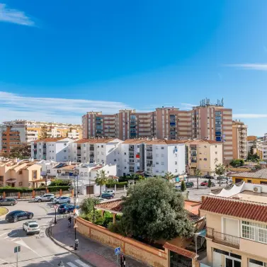 Sale of middle floor apartment in Fuengirola