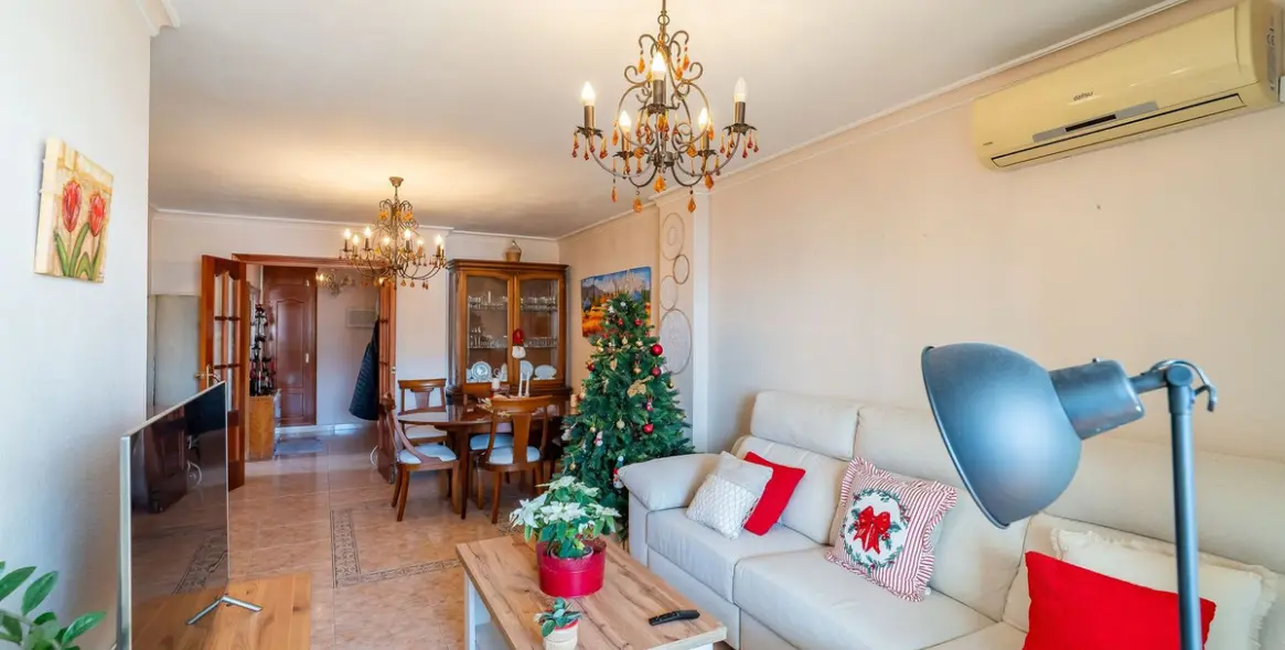 Sale of middle floor apartment in Fuengirola 2