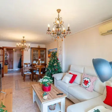 Sale of middle floor apartment in Fuengirola