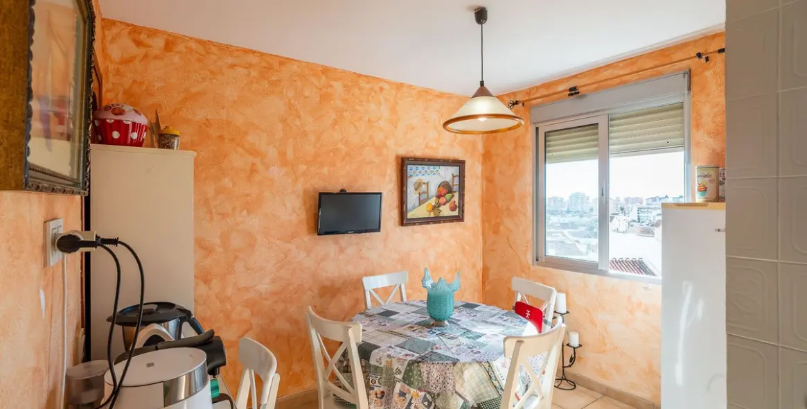 Sale of middle floor apartment in Fuengirola 4