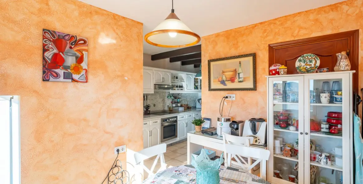 Sale of middle floor apartment in Fuengirola 5