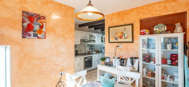 Sale of middle floor apartment in Fuengirola 4