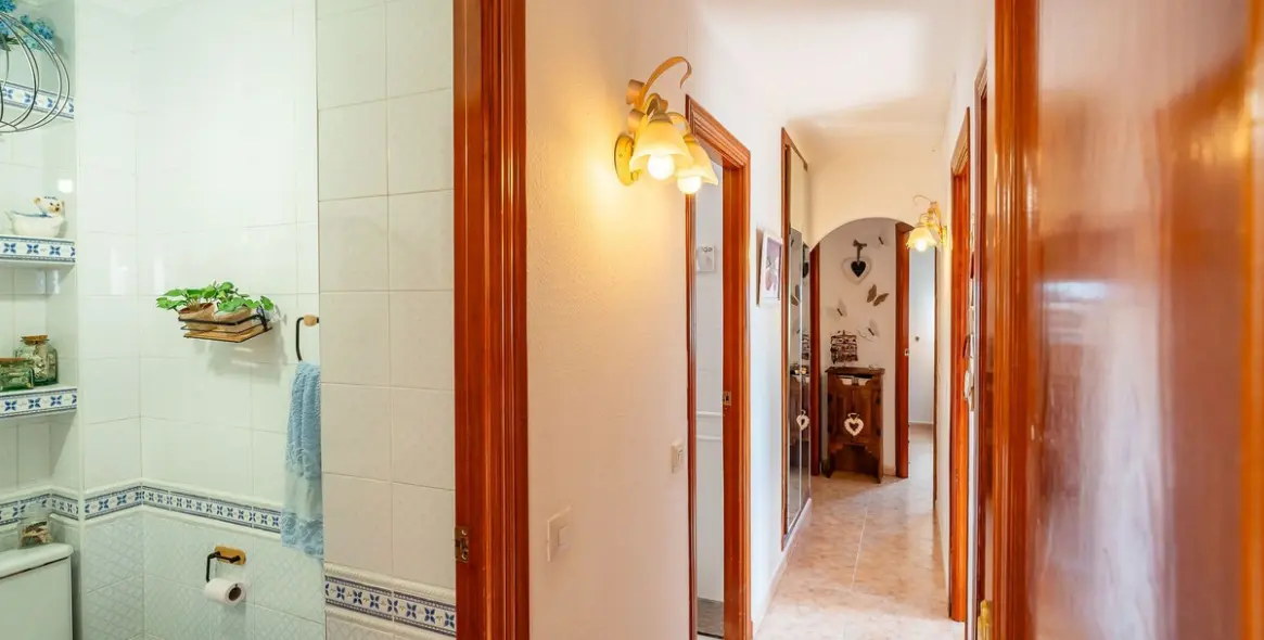 Sale of middle floor apartment in Fuengirola 7