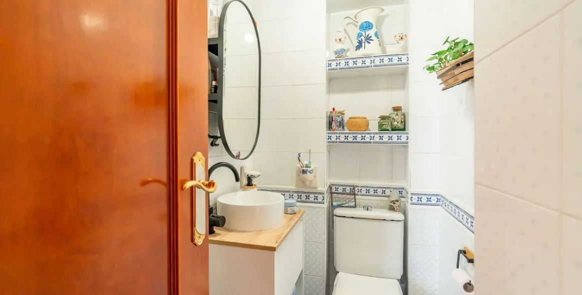 Sale of middle floor apartment in Fuengirola 9