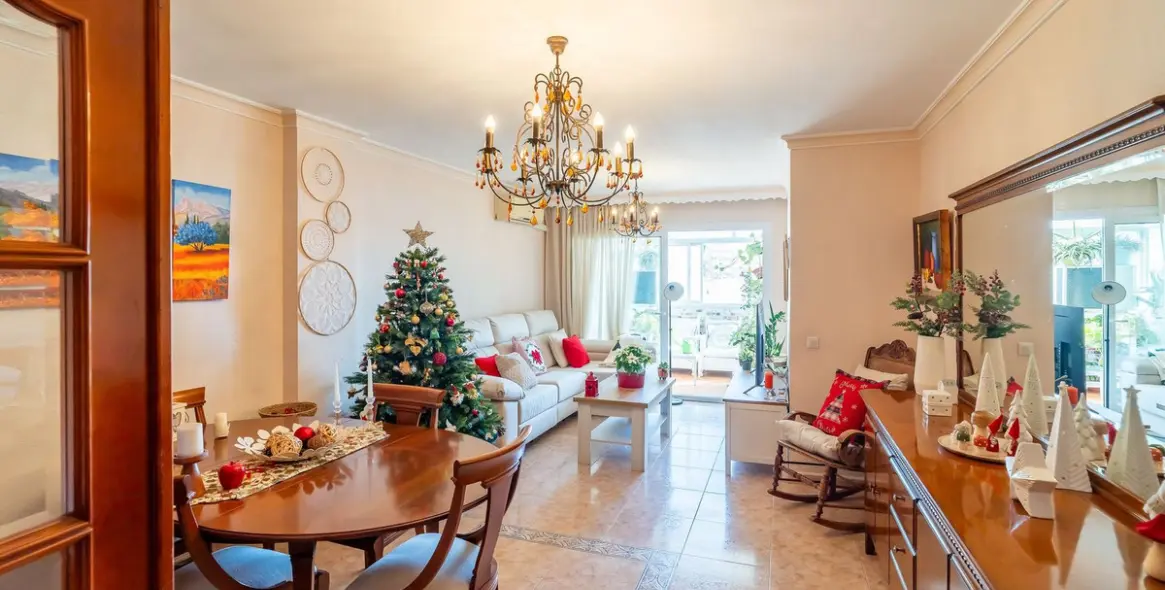 Sale of middle floor apartment in Fuengirola 10