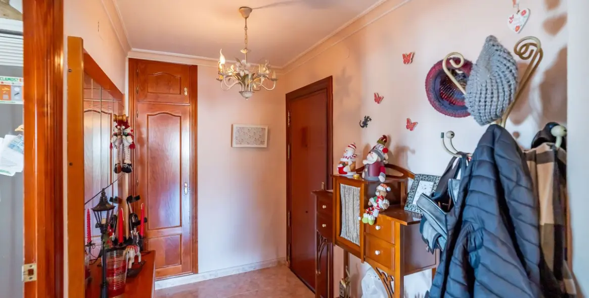 Sale of middle floor apartment in Fuengirola 18