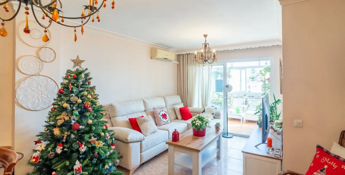 Sale of middle floor apartment in Fuengirola 19