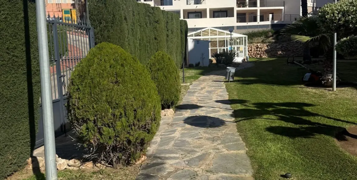 Sale of middle floor apartment in Torrequebrada 1