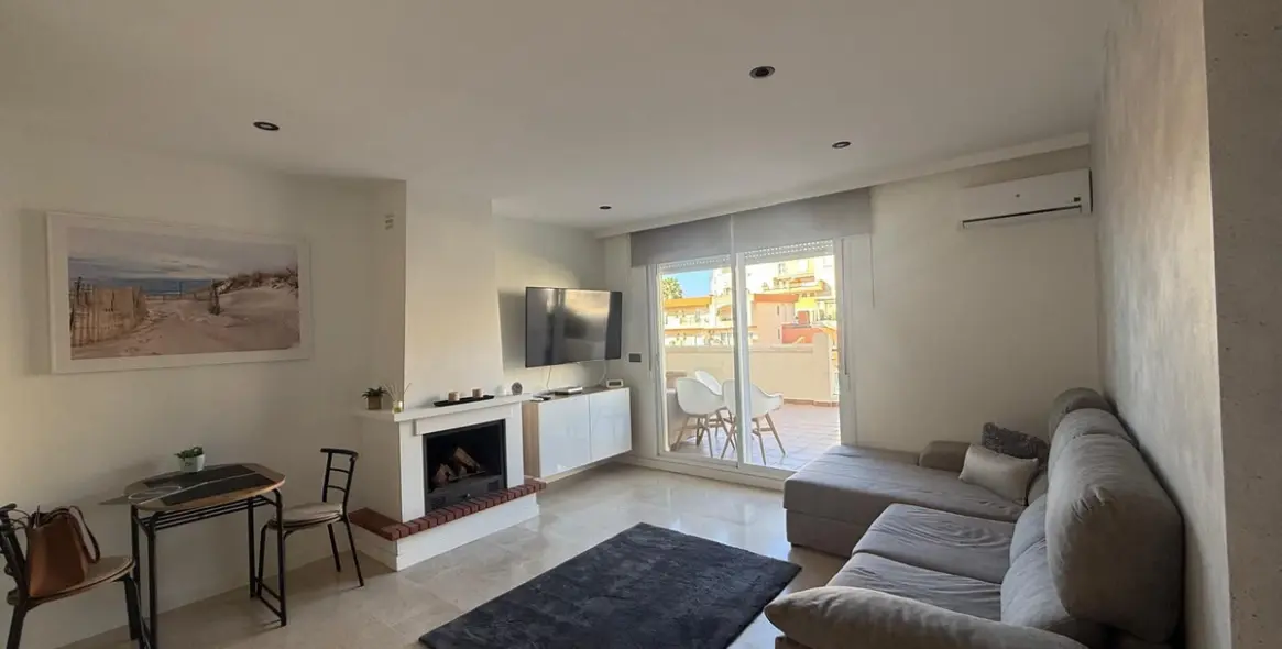 Sale of middle floor apartment in Torrequebrada 2