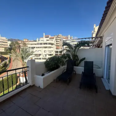 Sale of middle floor apartment in Torrequebrada