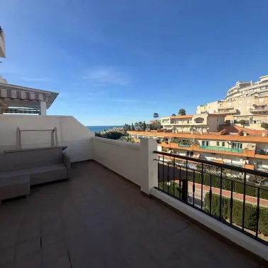 Sale of middle floor apartment in Torrequebrada