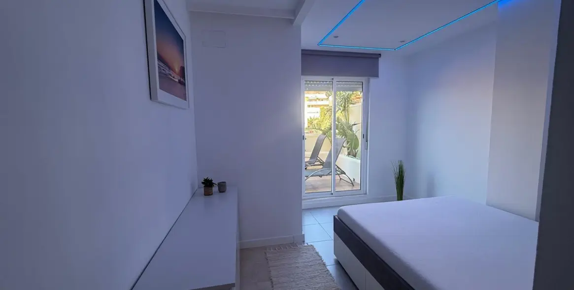 Sale of middle floor apartment in Torrequebrada 8