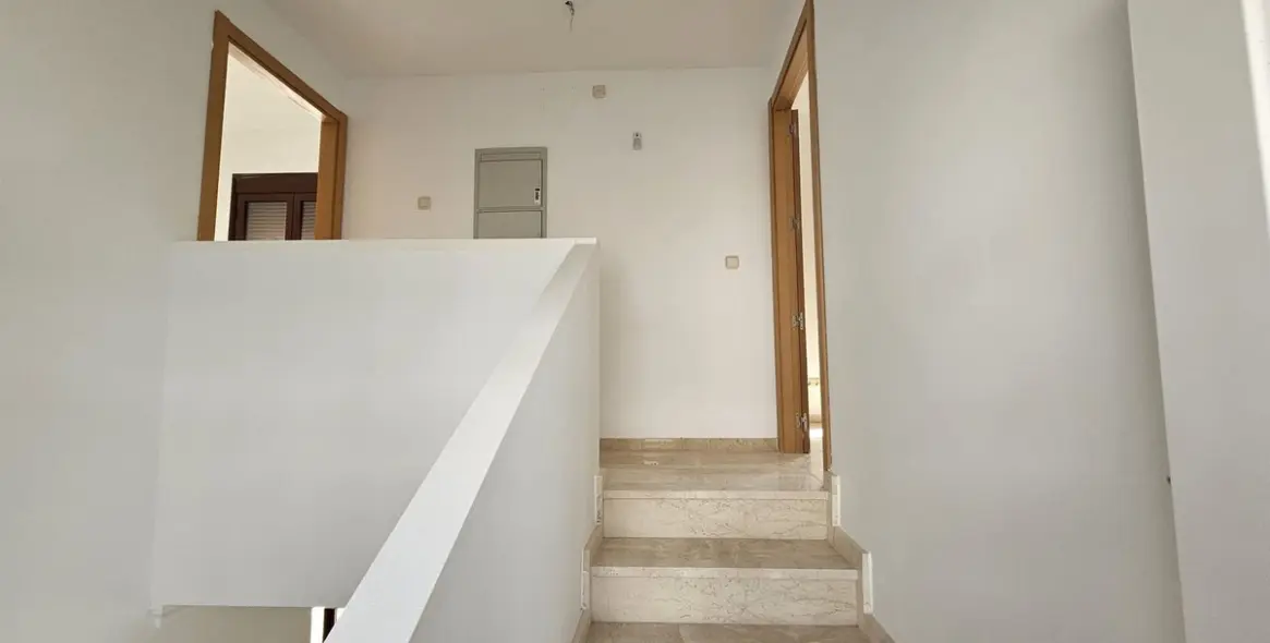 Продажа таунхауса в Doña Julia 5