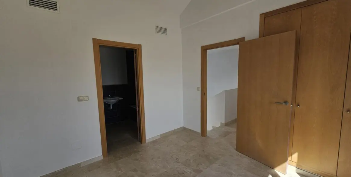 Продажа таунхауса в Doña Julia 8