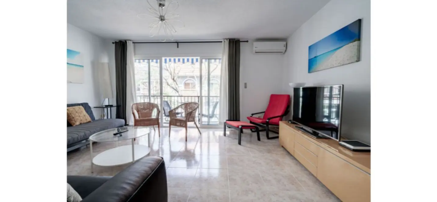 Venta de apartamento en planta media en Los Boliches 0