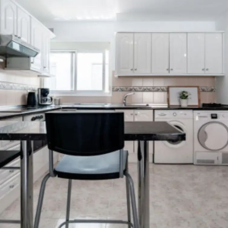 Venta de apartamento en planta media en Los Boliches