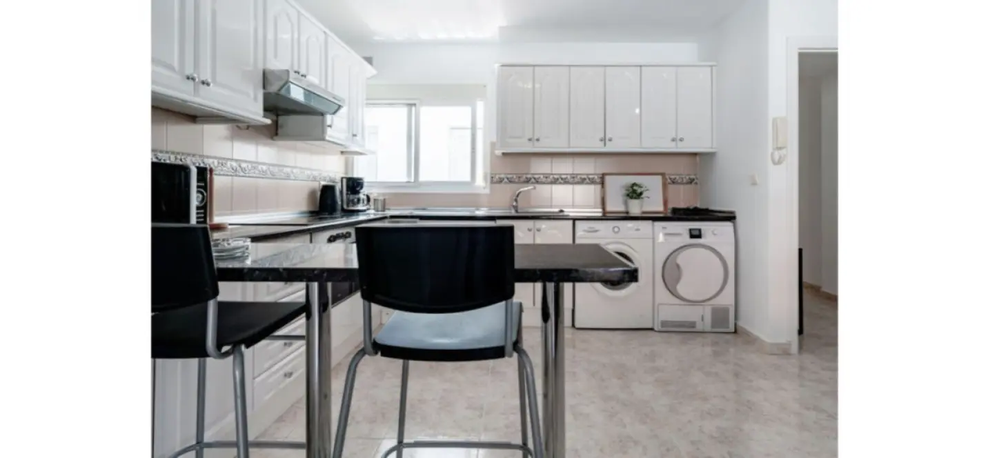 Venta de apartamento en planta media en Los Boliches 2
