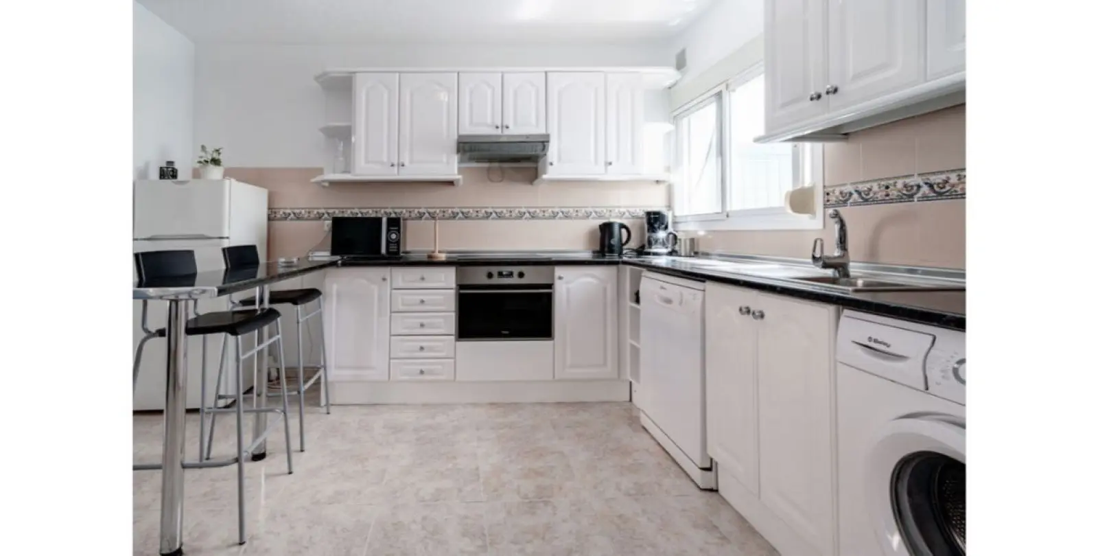 Venta de apartamento en planta media en Los Boliches 4