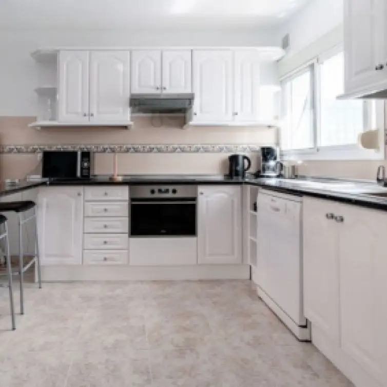 Venta de apartamento en planta media en Los Boliches