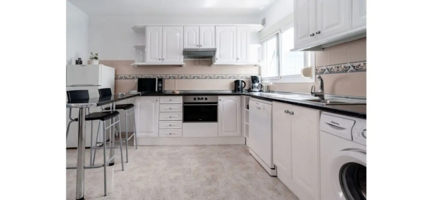 Venta de apartamento en planta media en Los Boliches 3