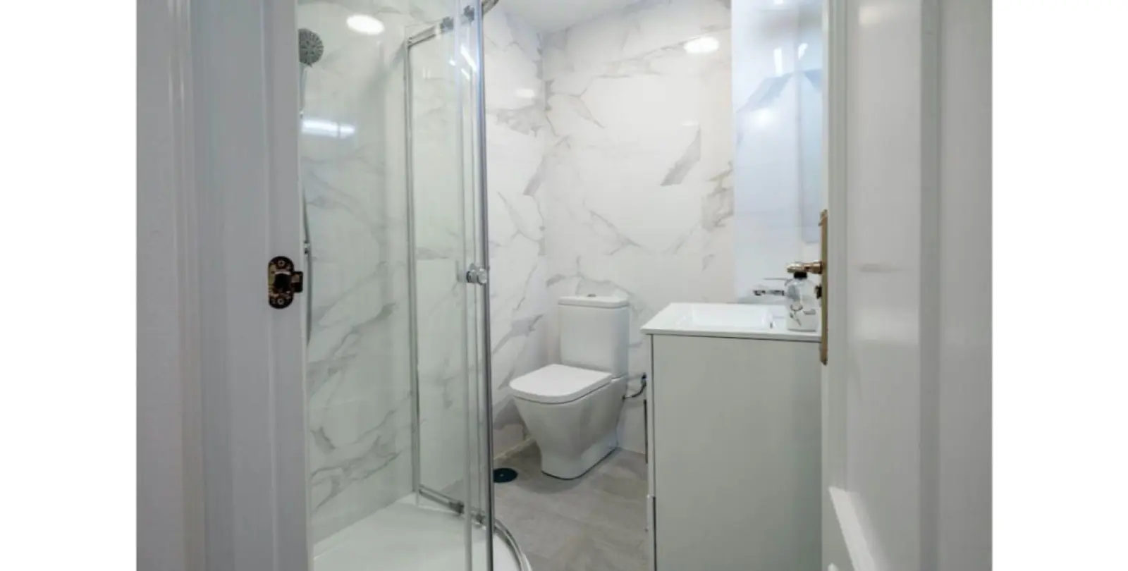 Venta de apartamento en planta media en Los Boliches 20