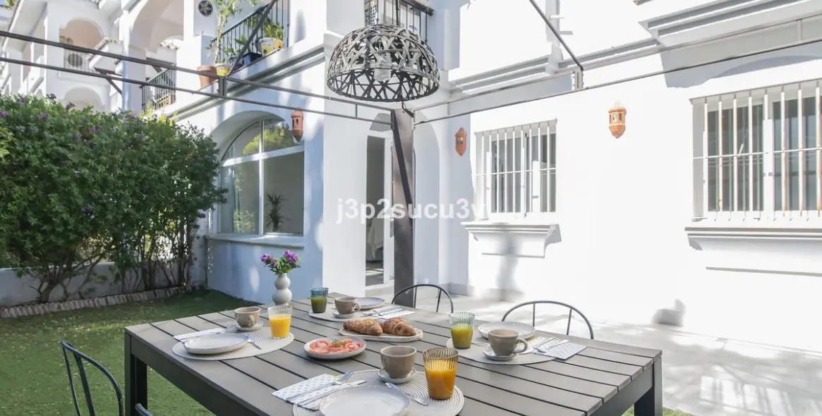 Sale of ground floor apartment in Guadalmina Baja 12