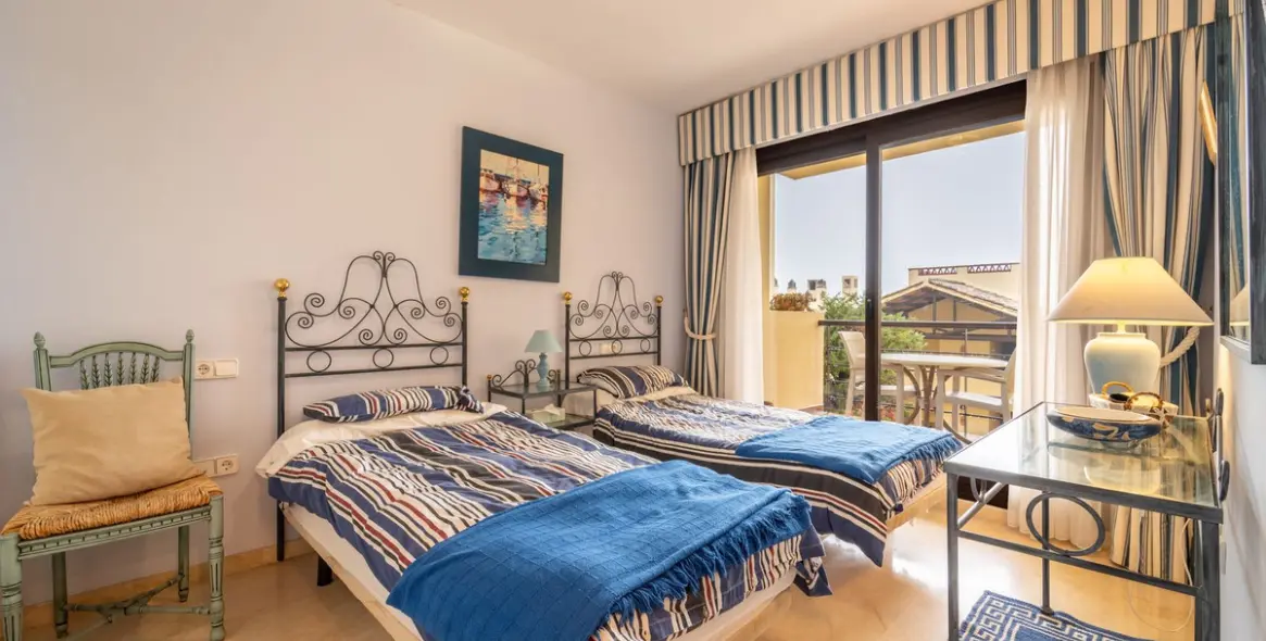 Продажа апартаментов на первом этаже в Los Arqueros 15